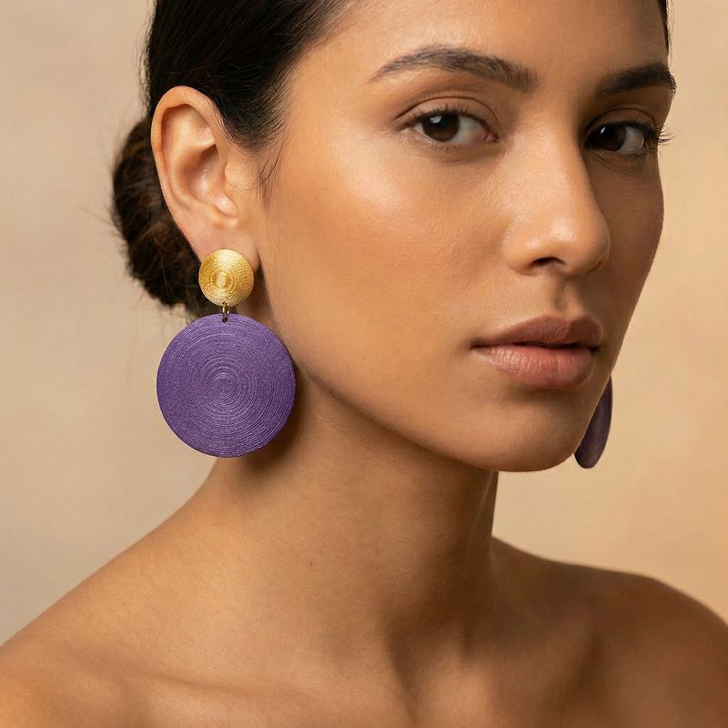 Pendientes Núcleo morado largos de doble disco con textura concéntrica y diseño geométrico contemporáneo