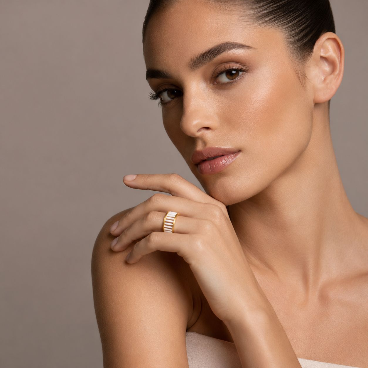 Anillo Nexus blanco Tonoto