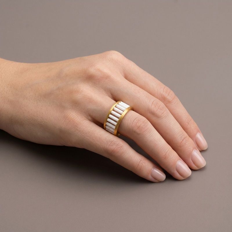 Anillo Nexus blanco Tonoto